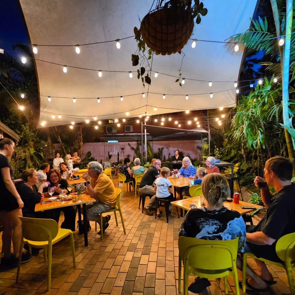 Coffee shops, pubs, clubs & supermarkets