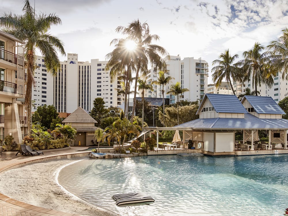 Resorts & hotels